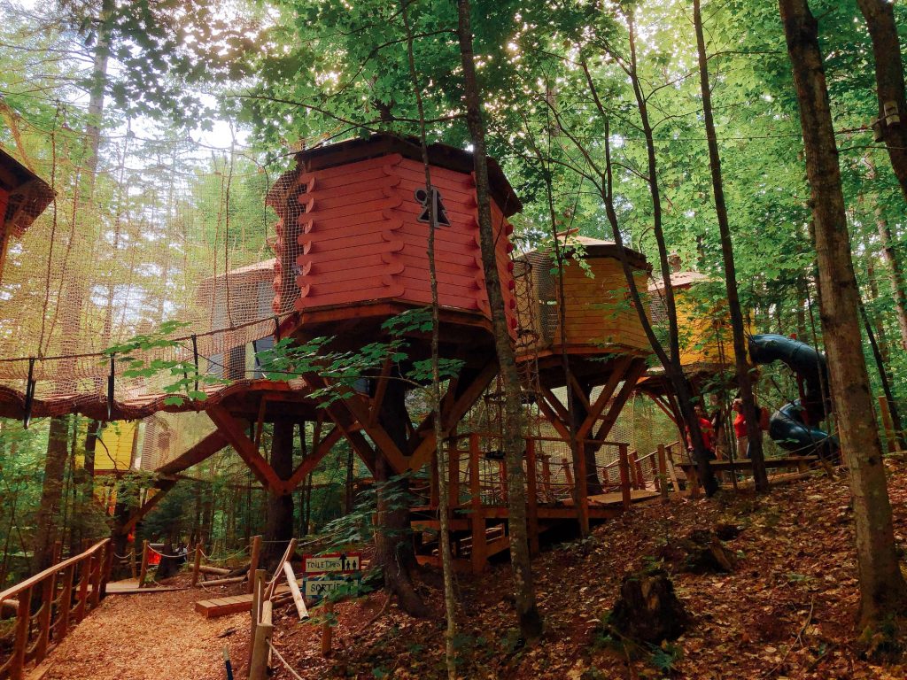 Arbre en ciel treehouses at Abraska Aerial Adventure Center