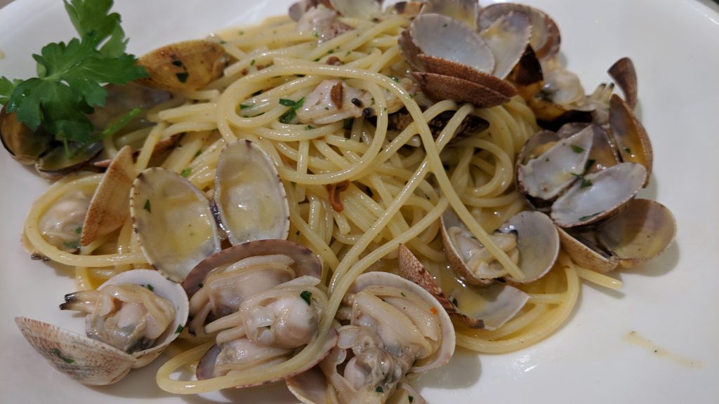 Linguini with clam sauce 