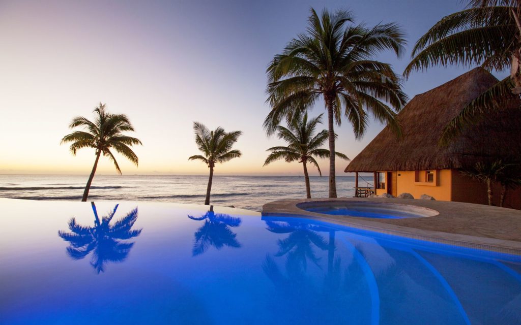 Beachfront pool of Mahekal Beach Resort, Playa del Carmen.