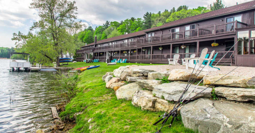 Black Swann Inn exterior, inn in Lee, Massachusetts