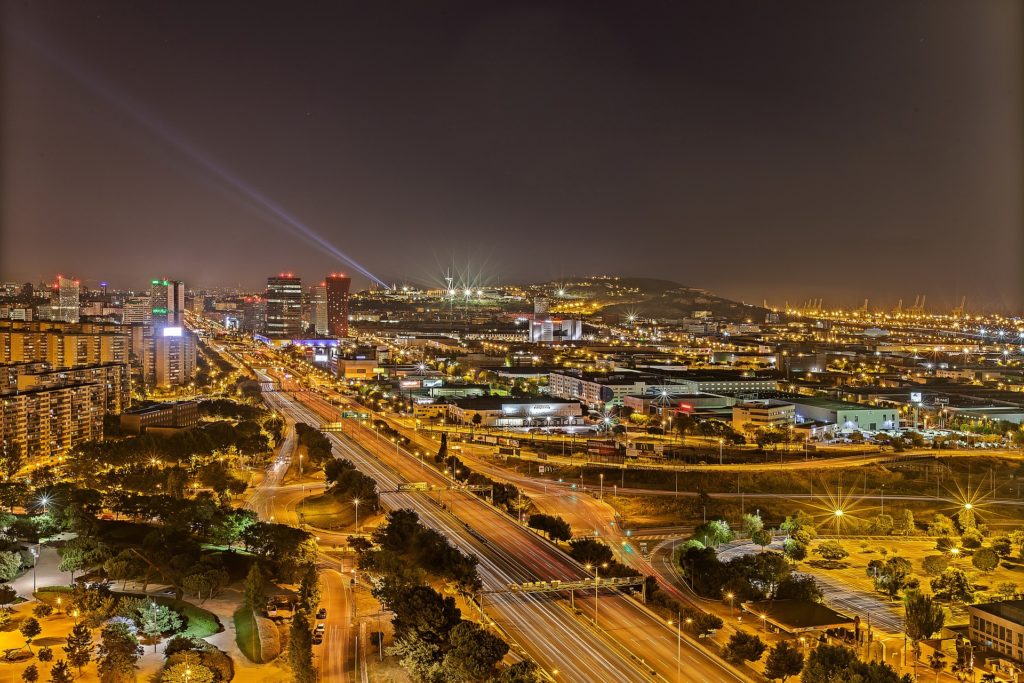 Aerial view of Barcelona at night, c pixabay.