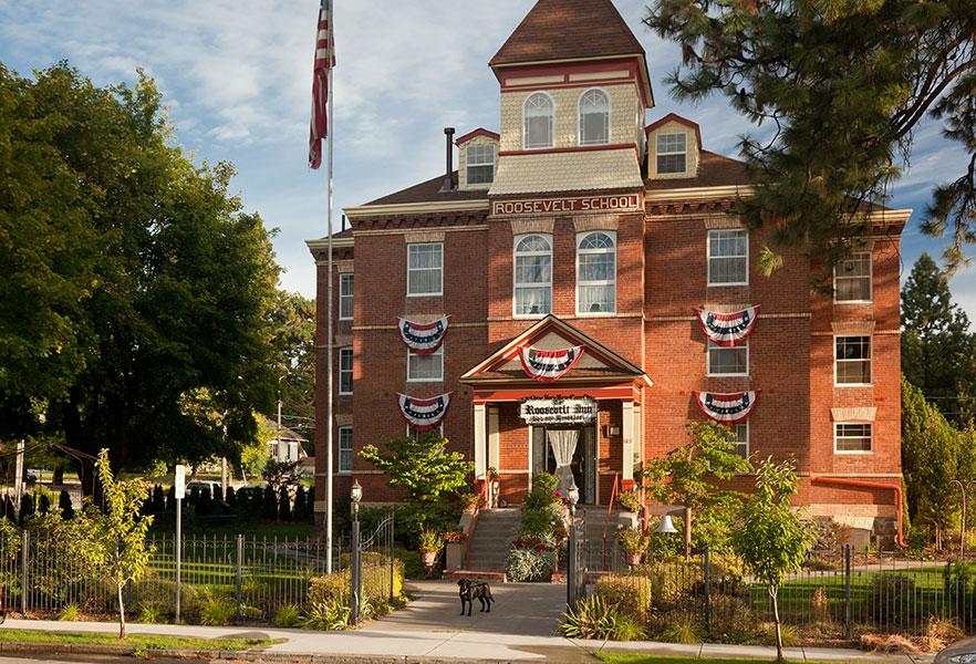 Exterior of the red brick Roosevelt Schoolhouse built in 1905, now the popular Roosevelt Inn B&B in Coeur d'Alene, Idaho. Photo c. Roosevelt Inn.