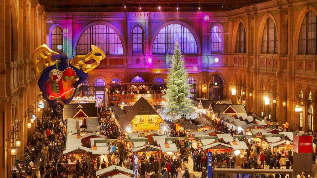 Europe's top indoor Christmas Market is in the Zurich Main train station. 