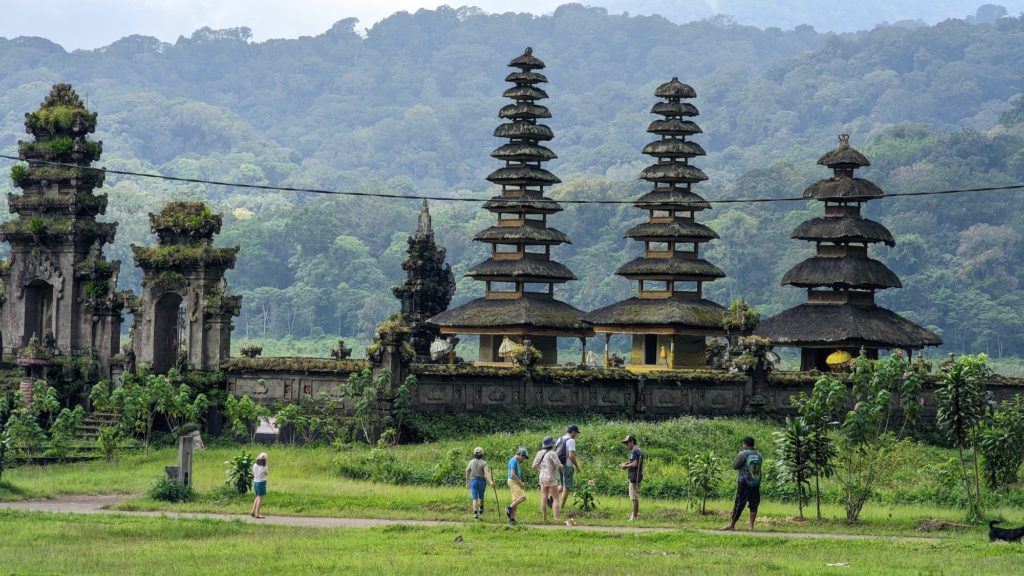 We canoed across Lake Tamblingan to see the historic Pura Ulun Danu Tamblingan on a daytrip from Munduk