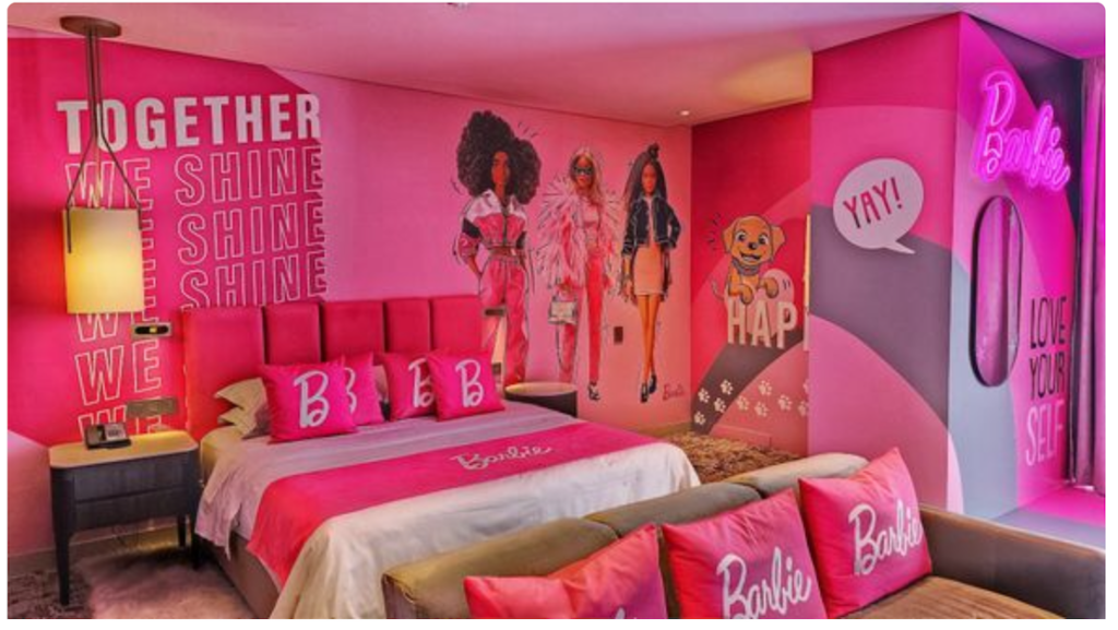 The Barbie Room turns the Hilton Bogota Corferias into an immersive experience for fans of the doll and her pink lifestyle. Photo c. Hilton