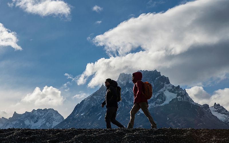 Two hikers in Torres del Paine, Patagonia, on an Explora tour.