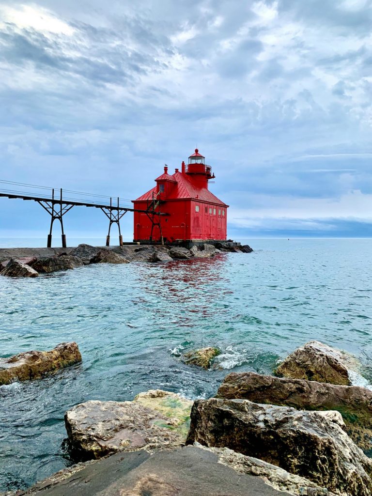 Sturgeon Bay Lighthouse on the coast of Door County, Wisconsin. Photo by Dan Schulze for pexels.