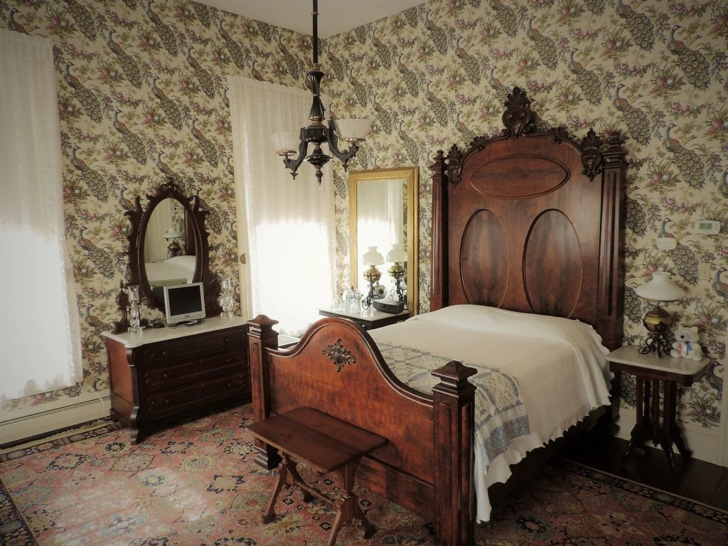 The Henry Clay Room at the Mainstay Inn, named after a statesman, is thought to be the mansion's original master bedroom. Photo c. Mainstay Inn