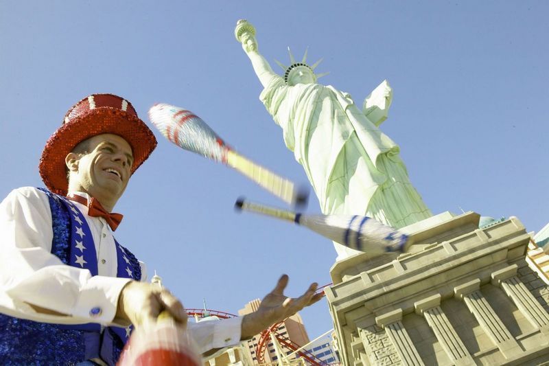 Enjoy street performers and fantastic architecture like the lifesize Statue of Liberty at the New York New York Hotel, everywhere you go