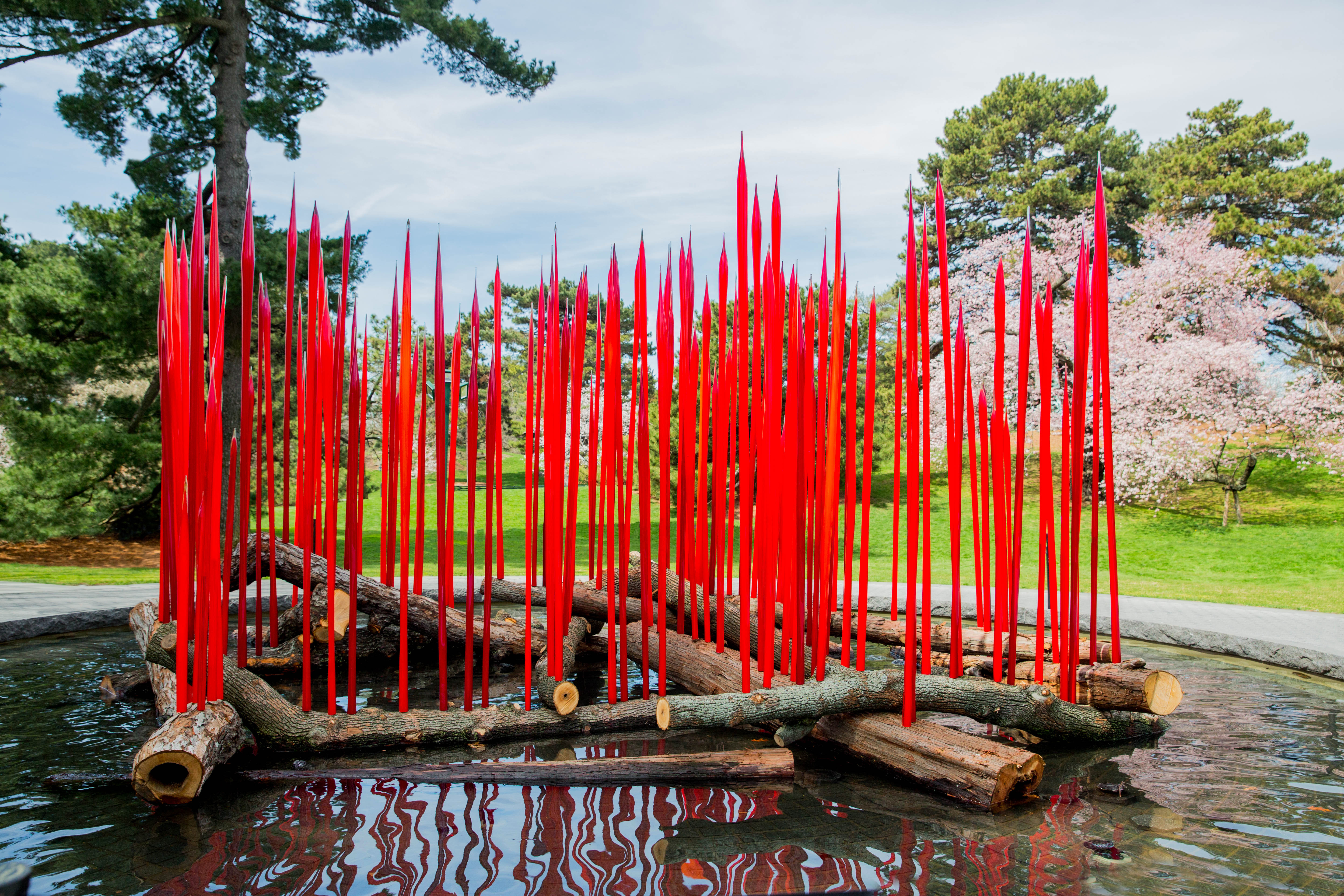 Glass Sculptor Dale Chihuly Celebrates Summer