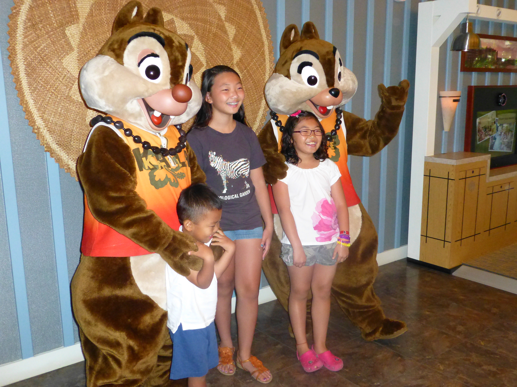 Guests at Aulani visit Chip and Dale. - disney resort hawaii