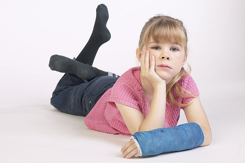 Girl with arm in cast.