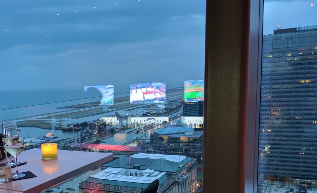 Bar 32 is on the 32nd floor of the Cleveland Hilton .