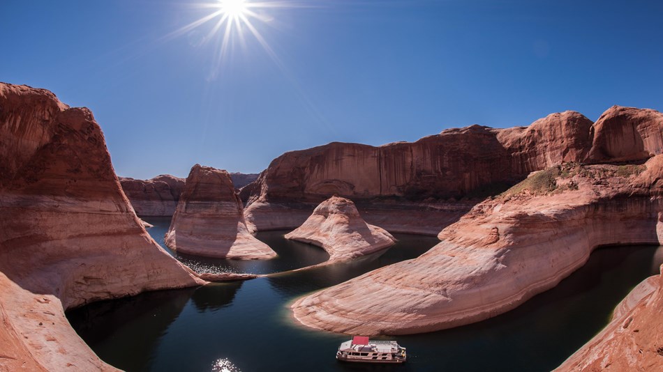 Aierial view of houseboating in Glen Canyon, Arizona - rent houseboat on lake powell