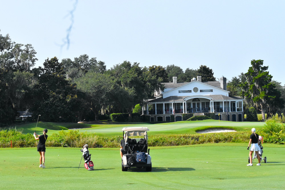 Women playing golf at the Caledonia Golf and Fish Club on Pawley's Island. Photo c. Caledonia Golf and Fish Club.
