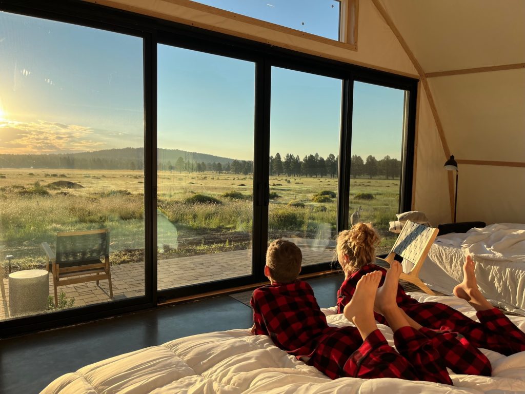 Make wellness vacations in the great outdoors easy with a comfortable glamping option at the Grand Canyon. Photo c. Backland Luxury Camping