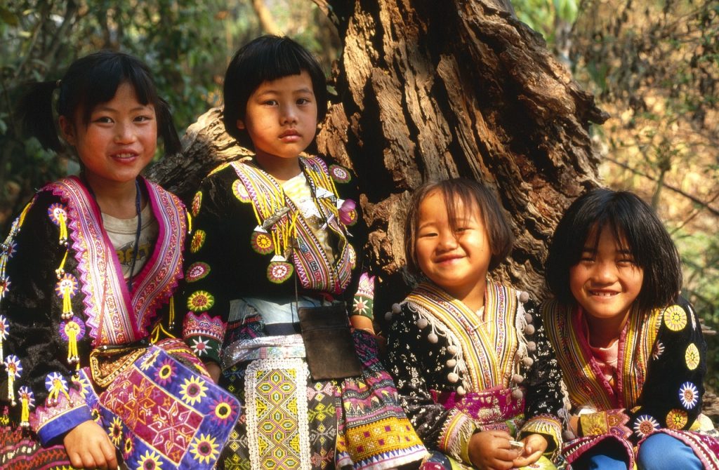 Children of northern Thailand dress in the traditional clothes of the hill tribes. photo by Alan Bedding for pixabay.