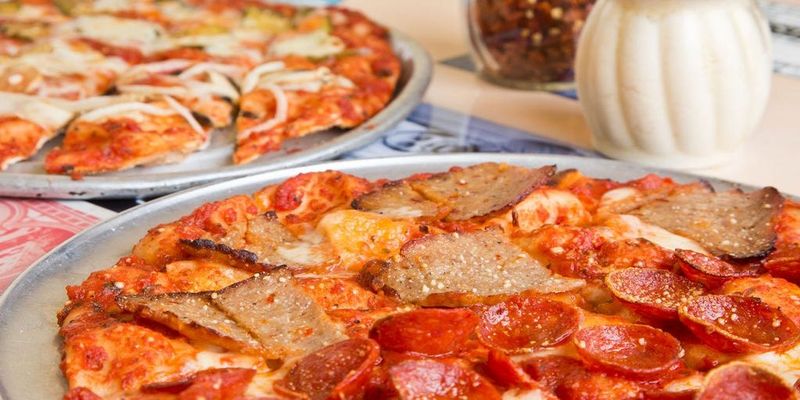 Rubino's Pizza: Bexley's Thin-Crust Legend