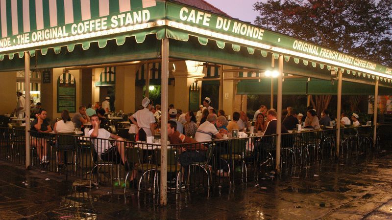 Café du Monde: The Original Beignet Experience