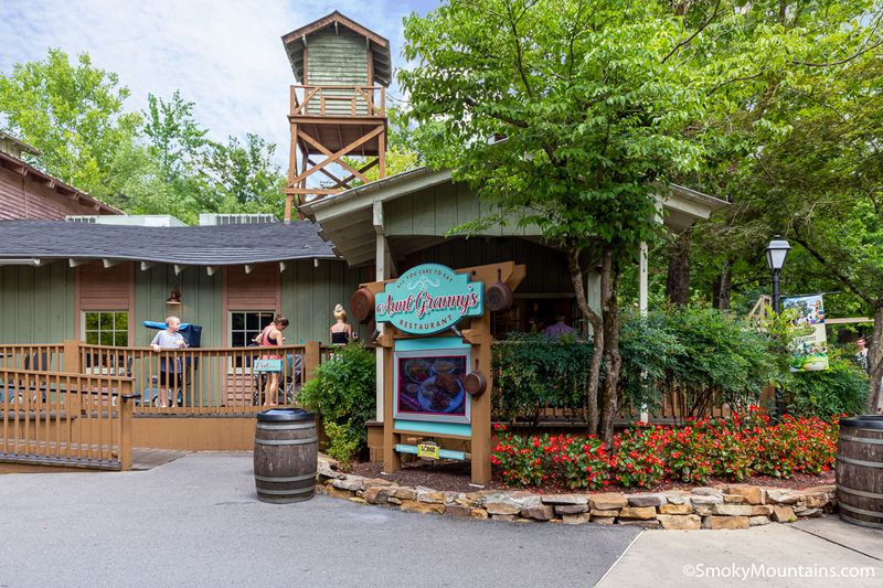 Aunt Granny's All-You-Can-Eat Buffet (Dollywood, Pigeon Forge)