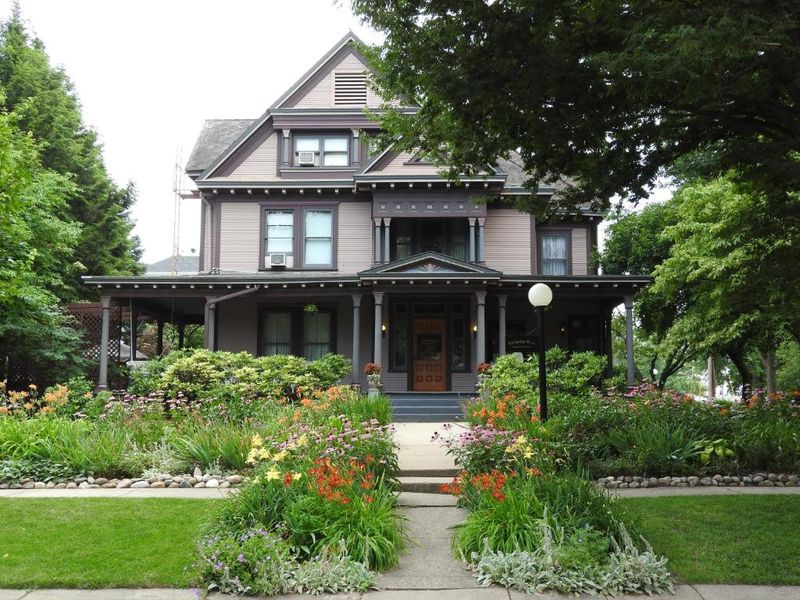 Champaign Garden Inn in Champaign