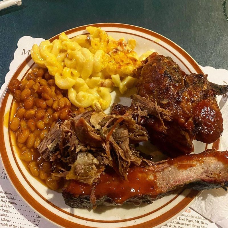 Moonlite Bar-B-Q Inn – Owensboro, KY