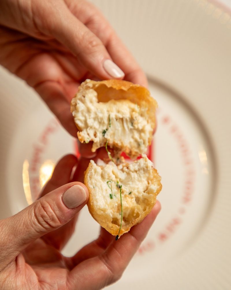 Restaurant R'evolution: Gourmet Beignet Innovation
