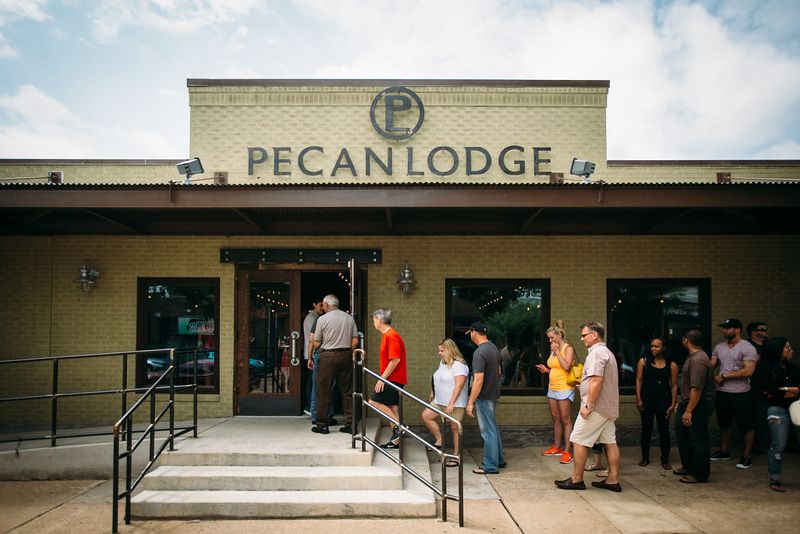 Pecan Lodge: The Deep Ellum Gem