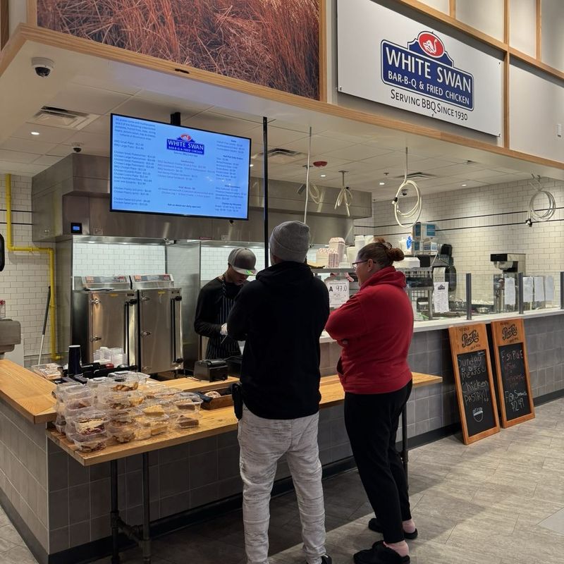 White Swan Bar-B-Que & Fried Chicken: Smithfield's Hidden Gem