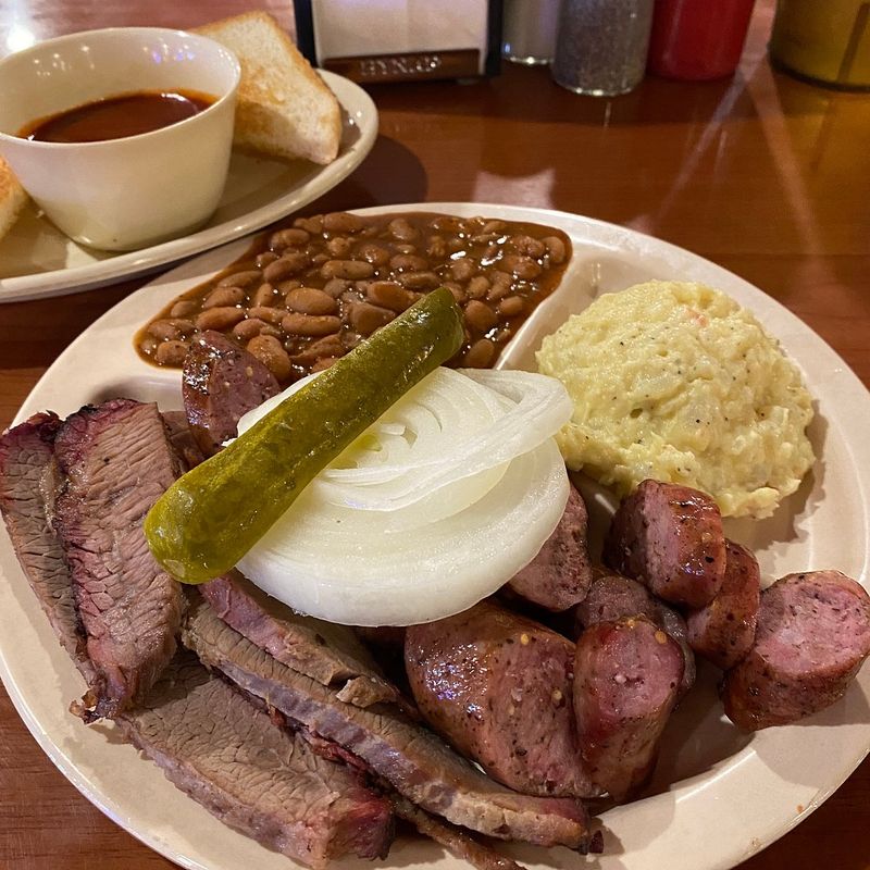 Smokehouse BBQ – The Tiny Town Wonder