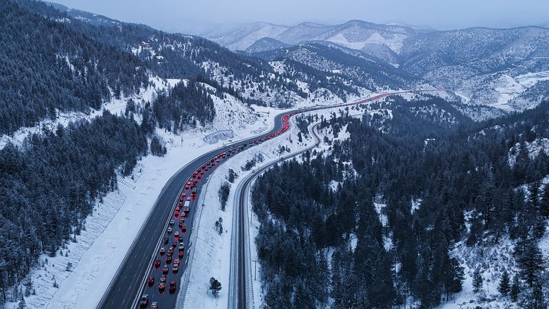 Traffic Gridlock in Mountain Corridors