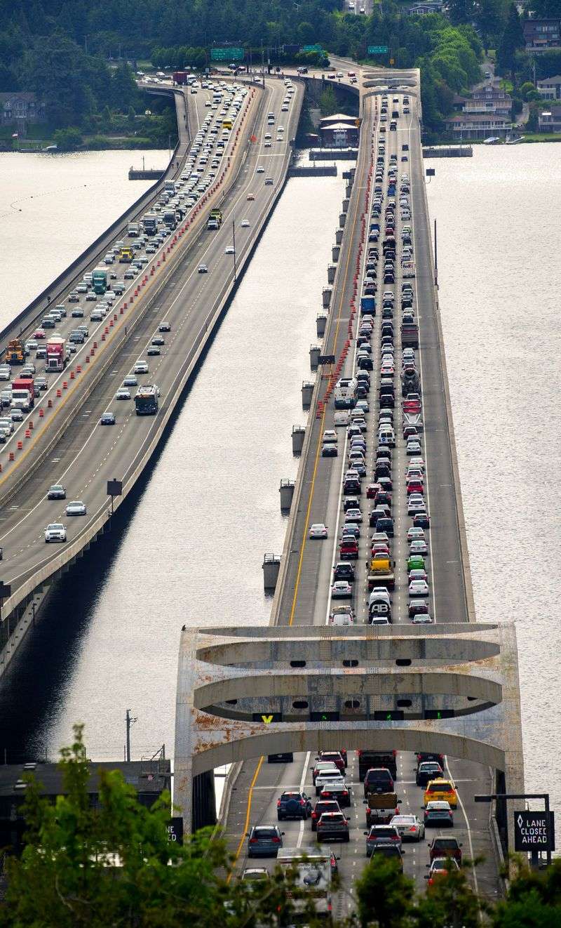 I-90 Floating Bridge: Mercer Island's Misleading Express Lanes