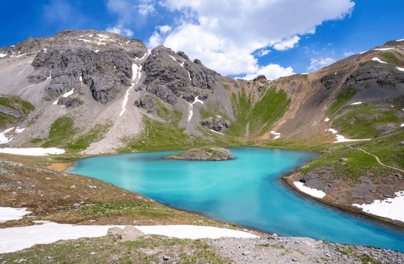 Island Lake's Turquoise Waters