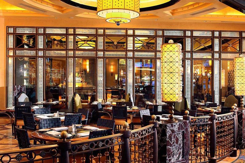Grand Lux Cafe: Venetian's 24-Hour Culinary Wonderland