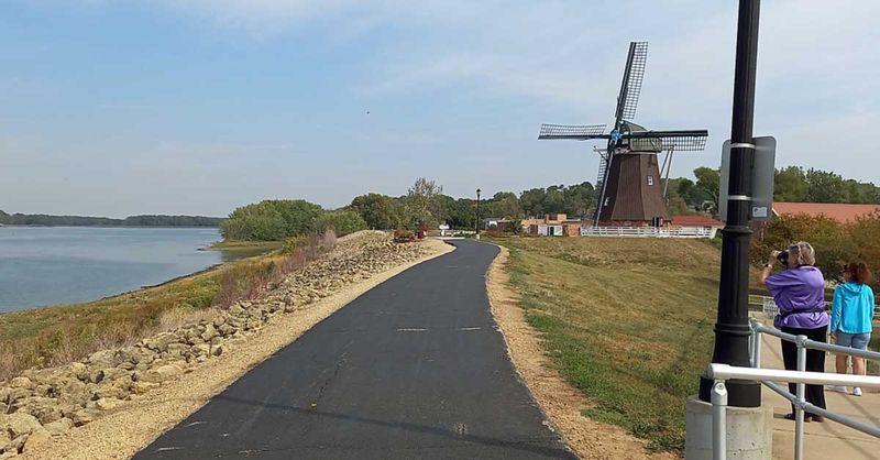 Fulton With Windmill and River Views
