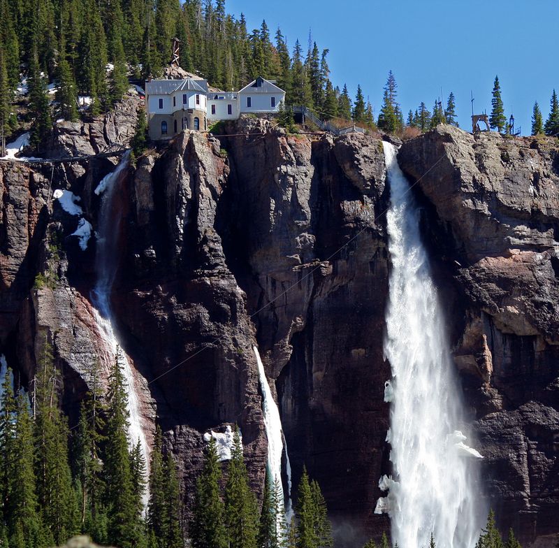 Wild Isolation: Bridal Veil Falls' Majestic Power