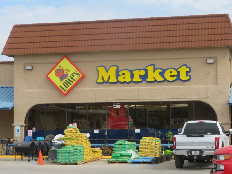 Lowe’s Market Deli BBQ
