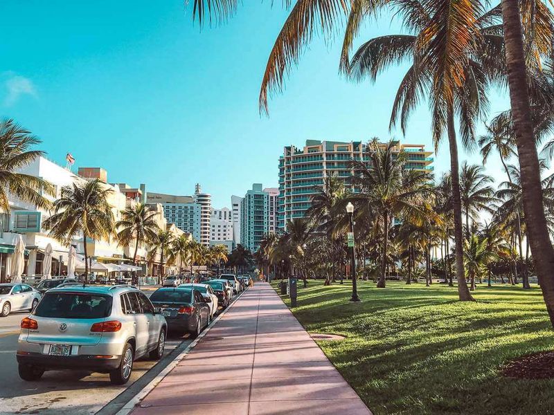 Pace & Lifestyle: Island Time vs. City Rush
