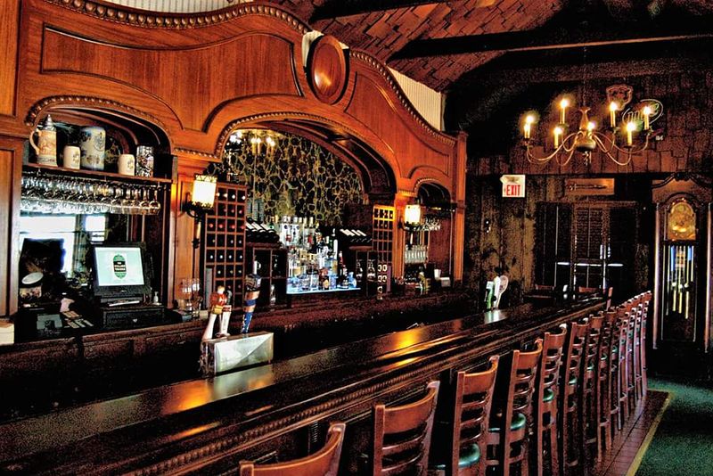 The Village Tavern, Long Grove