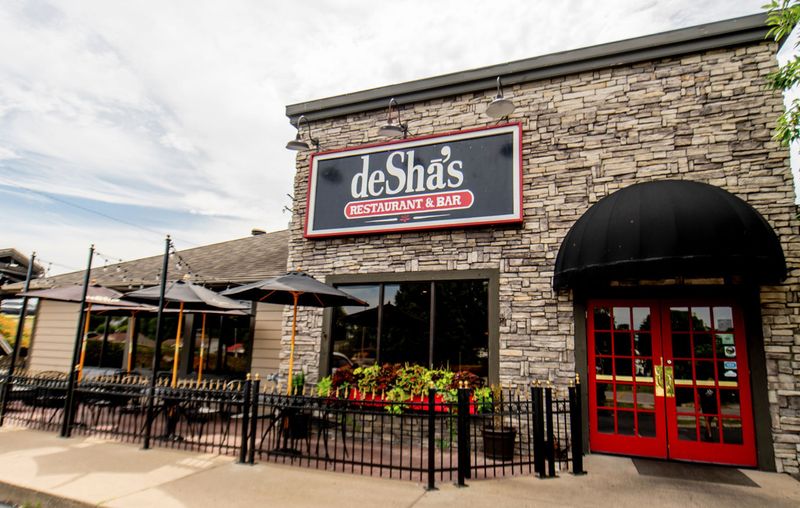 deSha's American Tavern: Cincinnati's Cozy Corner for Classics