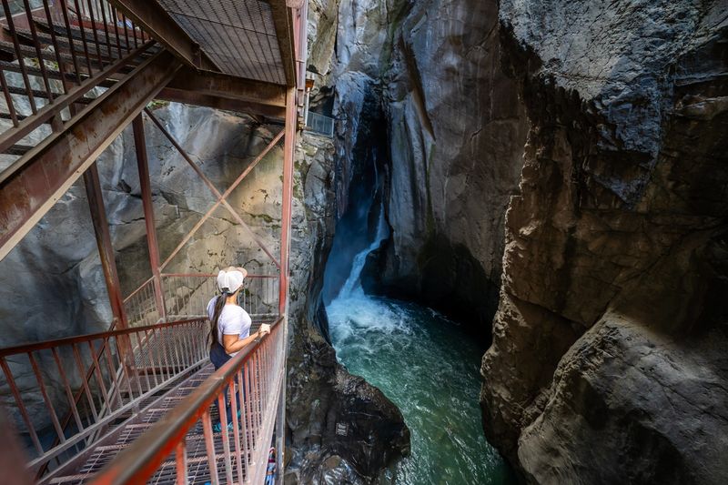 Grand Spectacle: Box Canyon Falls' Vertical Theater