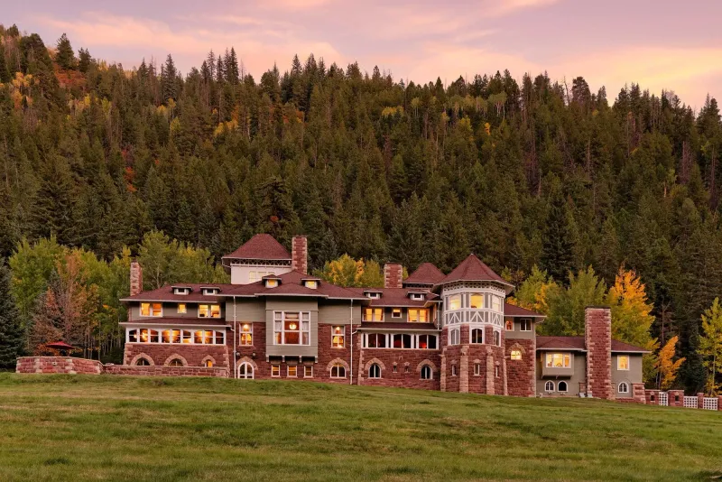 Redstone: Castle in the Mountains