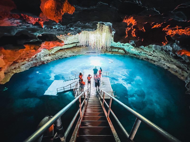 Devil's Den Prehistoric Spring: Time Travel in Turquoise Waters