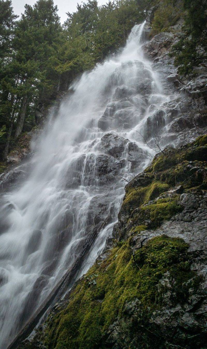 Teneriffe Falls: Cascading Wonder