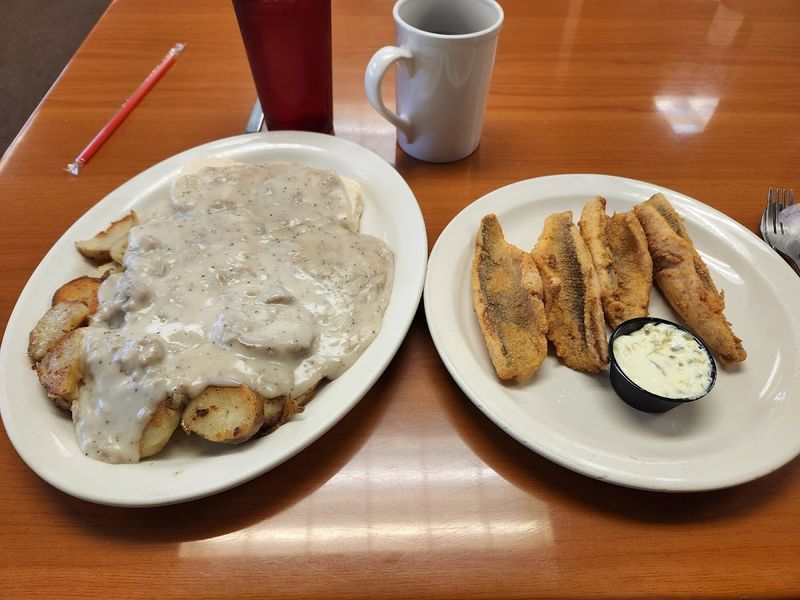 Our Lakeside Diner: Buckeye Lake's Waterfront Wonder