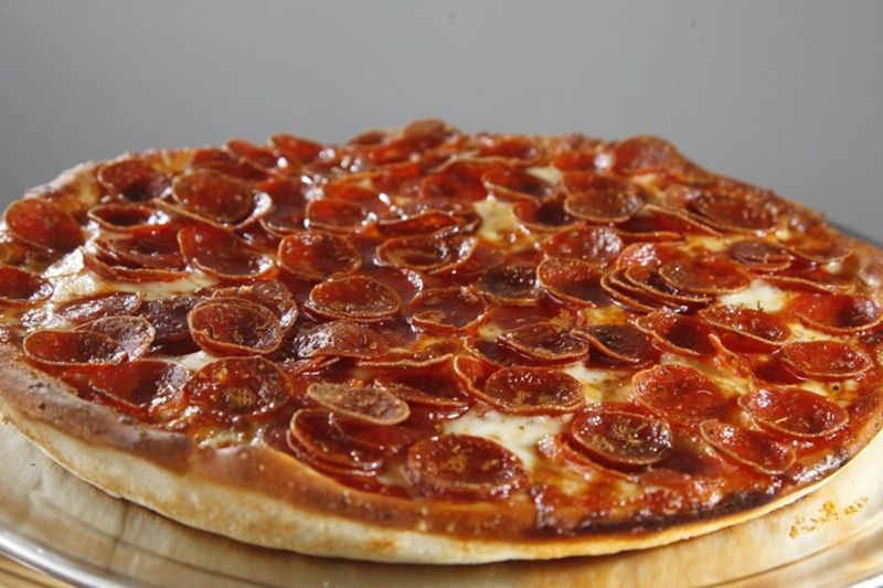 Gionino's Pizzeria: Akron's Cheese-Edge Sensation