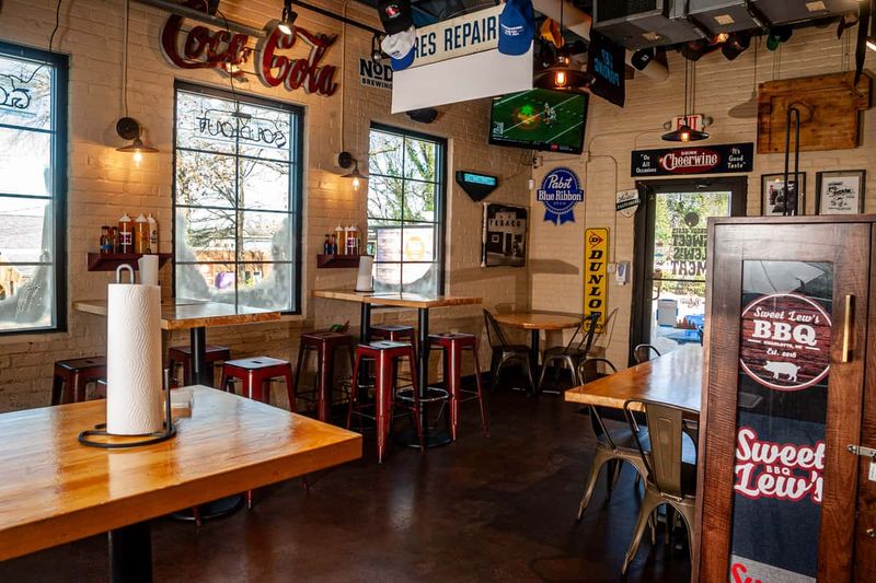 Sweet Lew's BBQ: The Newcomer With Old Soul Pudding