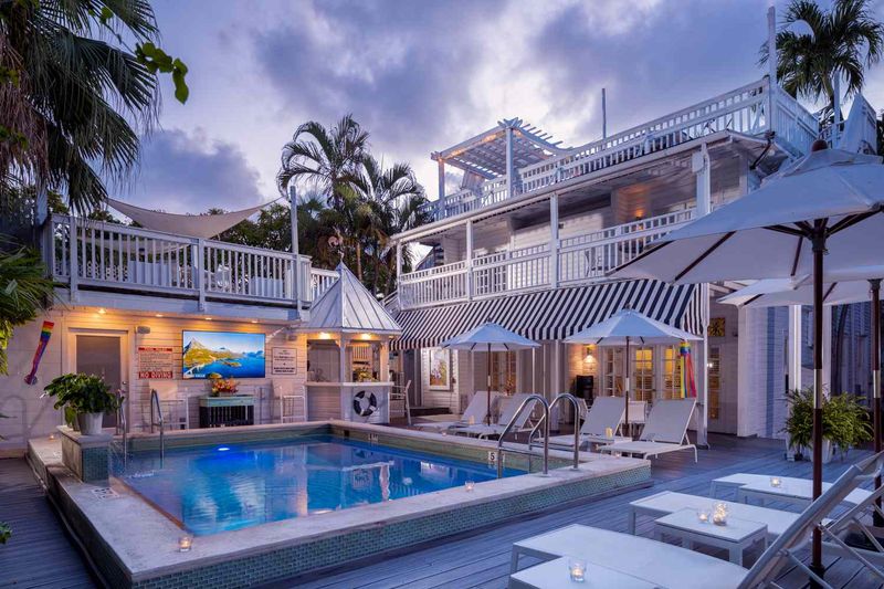 Accommodation Styles: Boutique Inns vs. Luxury Towers