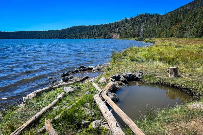 Paulina Lake Hot Springs: Volcanic Wonders at Your Fingertips