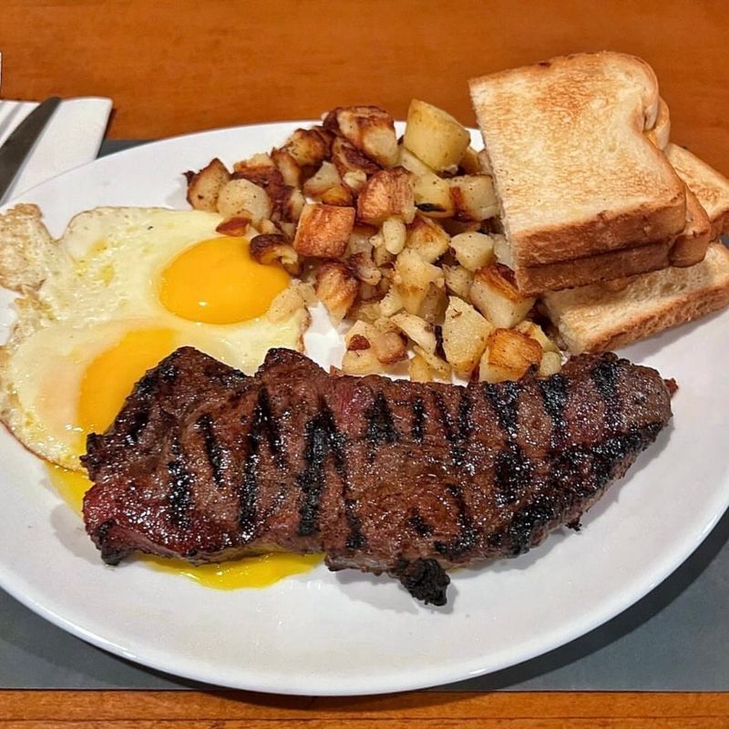 Ellis Island's Village Pub & Cafe: The Locals' Late-Night Oasis